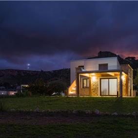 4 bedroom villa with infinity pool, Alcamo, sleeps 6-8